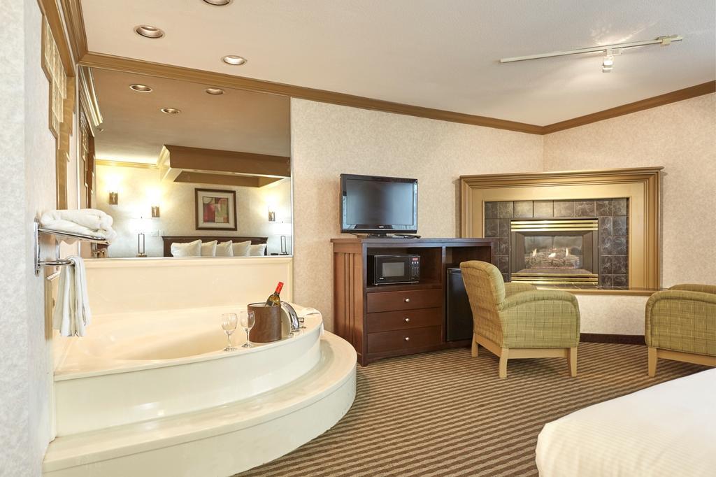 Ramada By Wyndham Abbotsford Hotel Kültér fotó