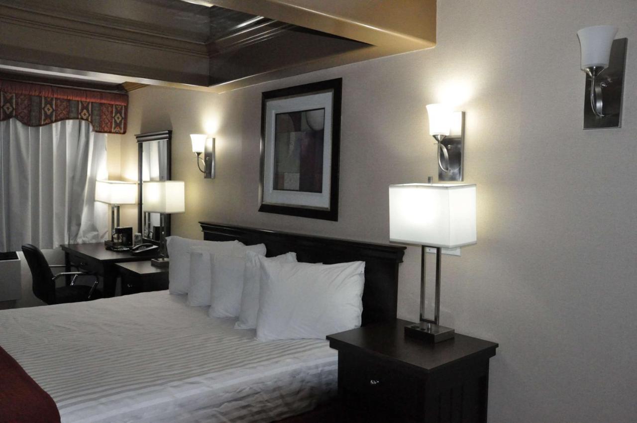 Ramada By Wyndham Abbotsford Hotel Kültér fotó